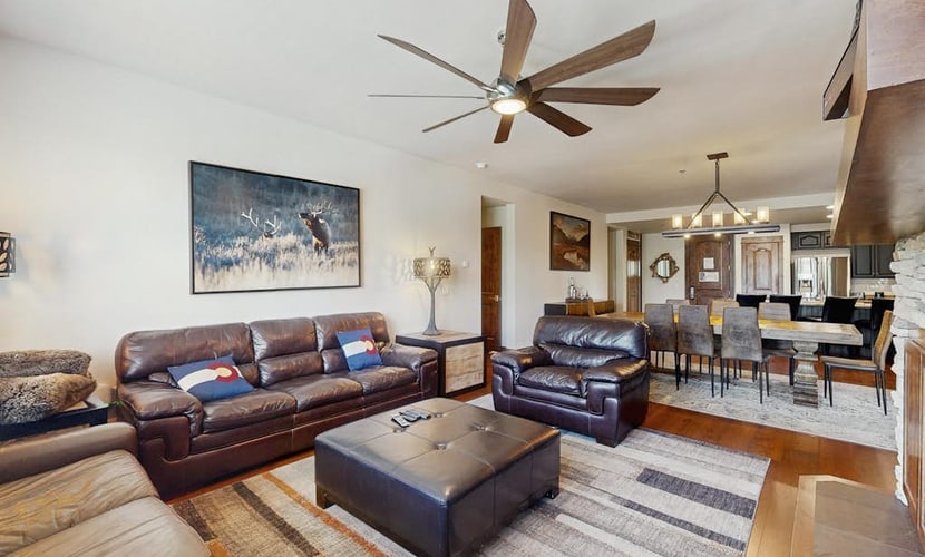 Spacious condo w/ shared pool & hot tub - amazing location