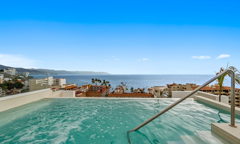 Artee 378 1BR/1BA in Zona Romantica, AC, Pool