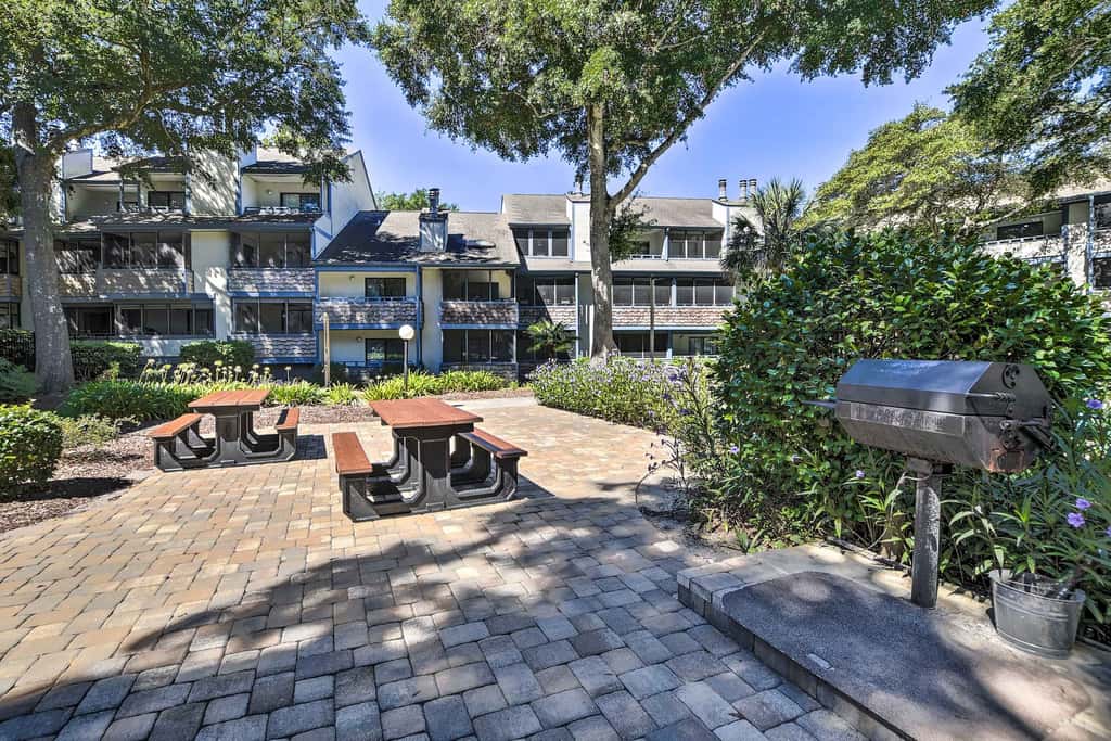 Spacious 2BR Condo!  Walk To The Pier & Beach!
