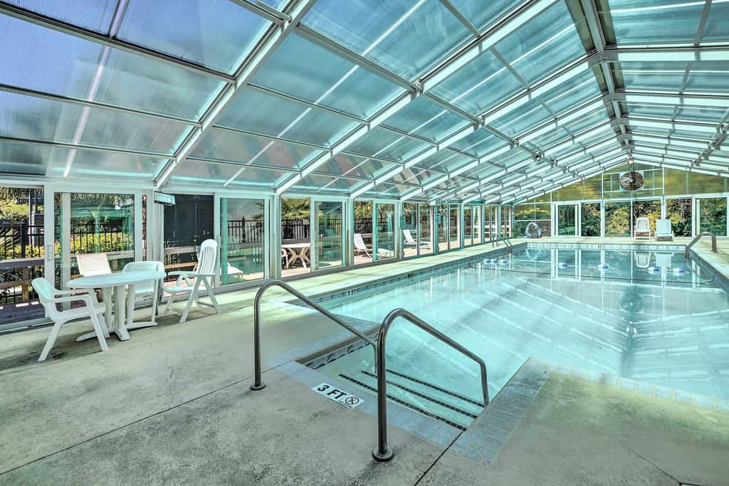 Spacious 2BR Condo!  Walk To The Pier & Beach!