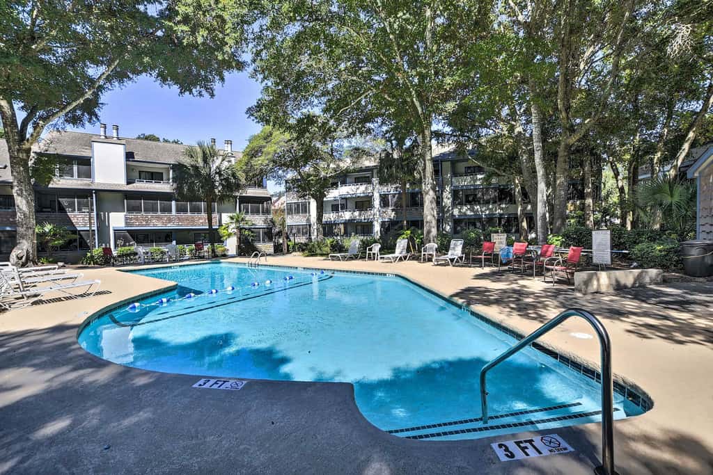 Spacious 2BR Condo!  Walk To The Pier & Beach!