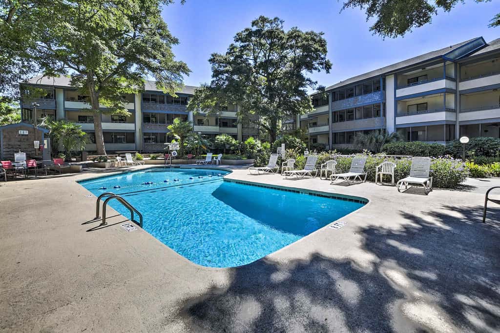 Spacious 2BR Condo!  Walk To The Pier & Beach!