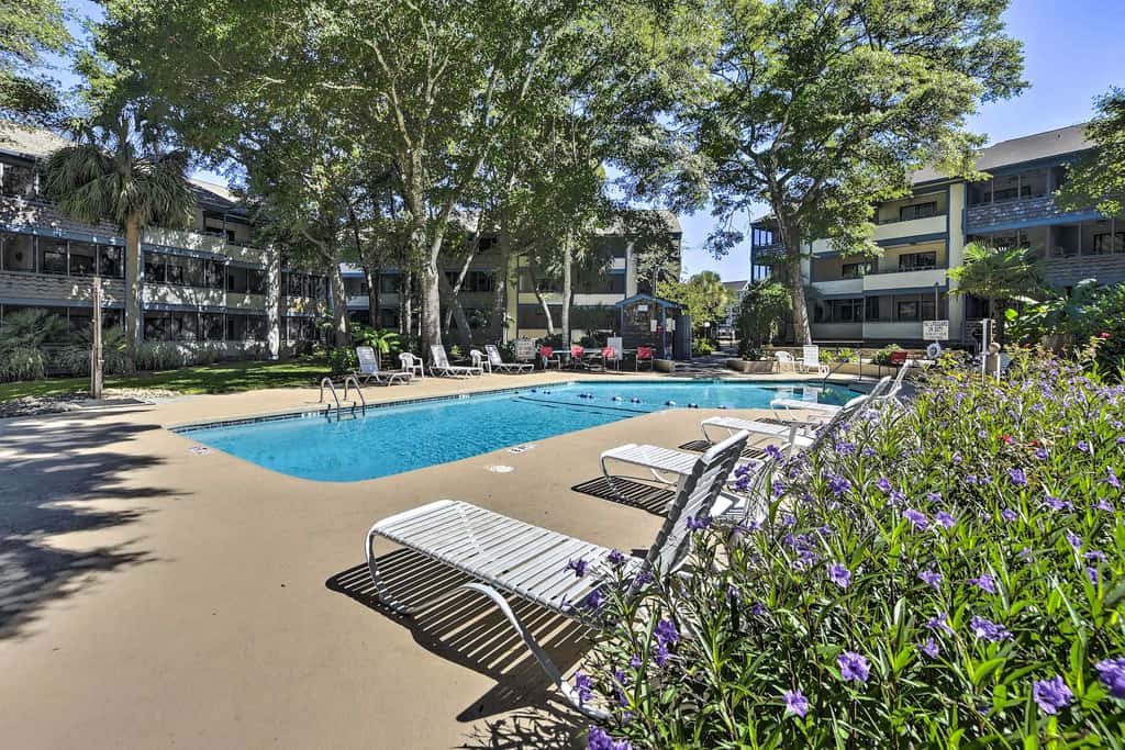 Spacious 2BR Condo!  Walk To The Pier & Beach!