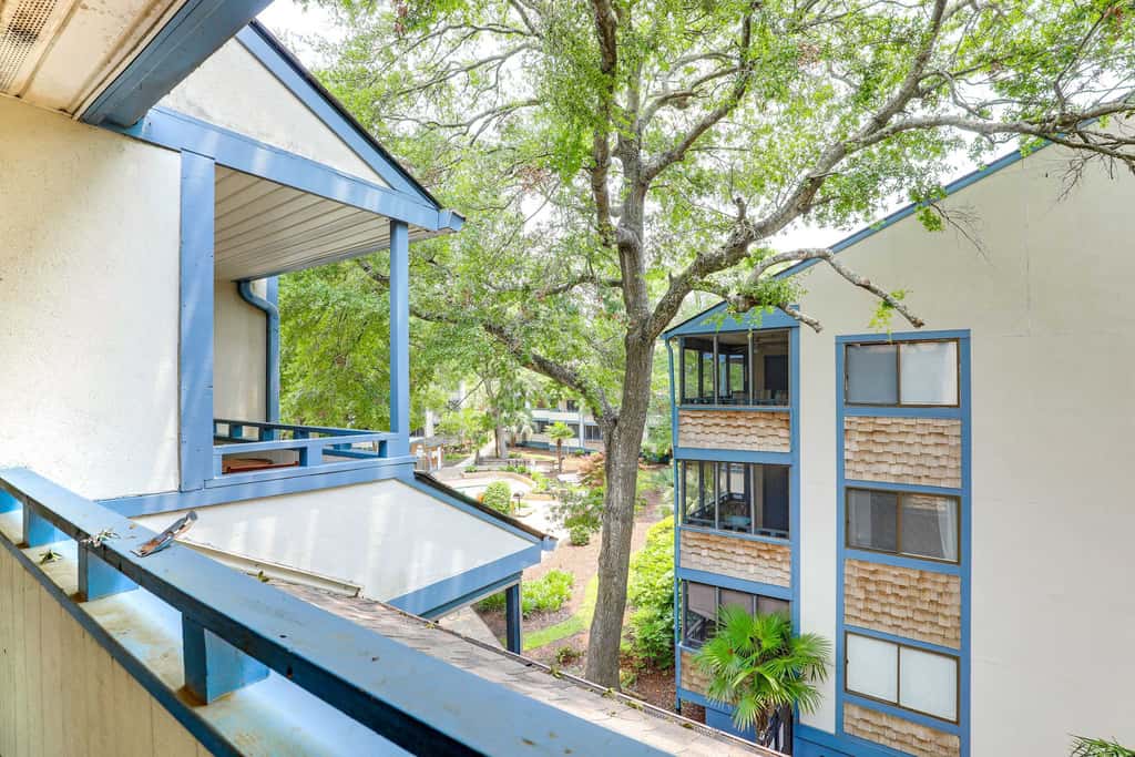 Spacious 2BR Condo!  Walk To The Pier & Beach!