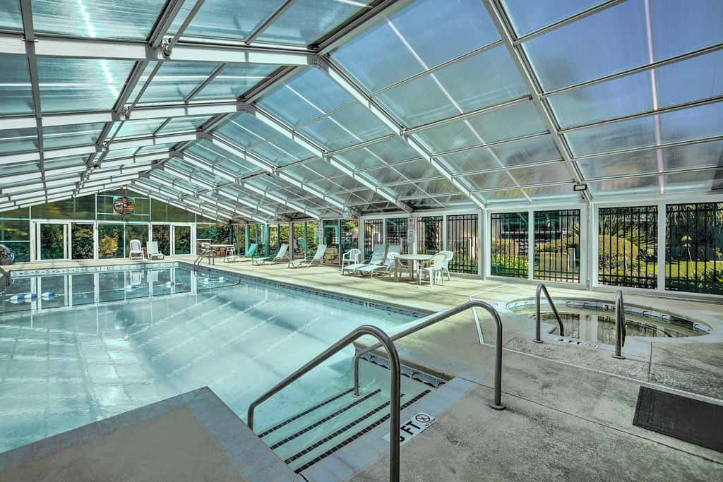 Spacious 2BR Condo!  Walk To The Pier & Beach!