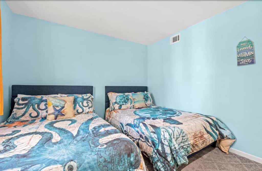 Spacious 2BR Condo!  Walk To The Pier & Beach!