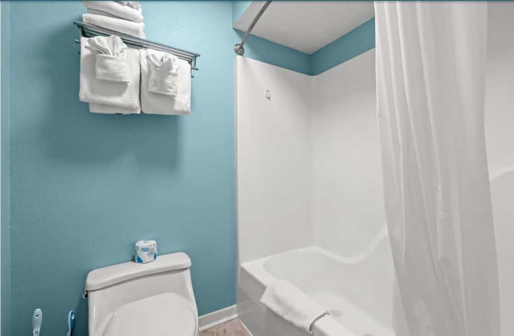 Spacious 2BR Condo!  Walk To The Pier & Beach!