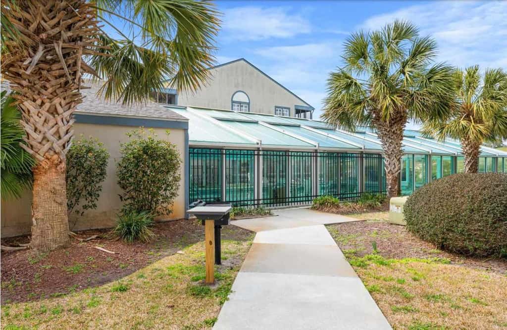 Spacious 2BR Condo!  Walk To The Pier & Beach!