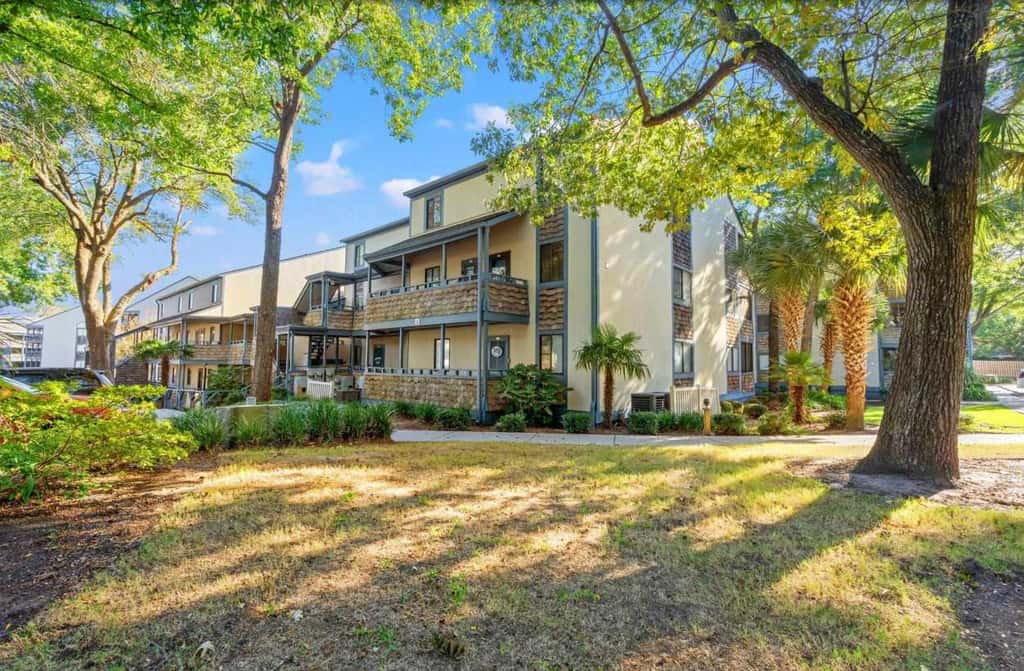 Spacious 2BR Condo!  Walk To The Pier & Beach!