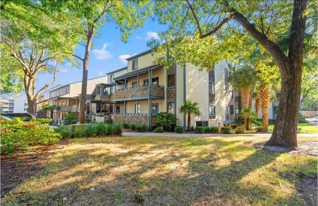 Spacious 2BR Condo!  Walk To The Pier & Beach!
