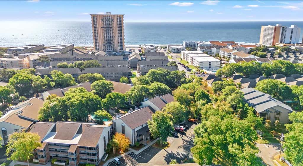 Spacious 2BR Condo!  Walk To The Pier & Beach!