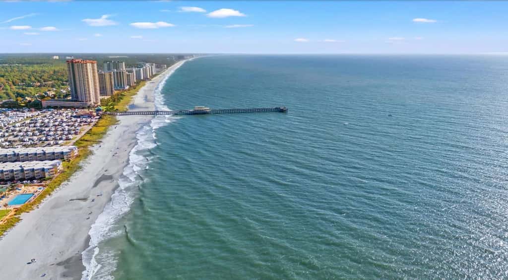 Spacious 2BR Condo!  Walk To The Pier & Beach!