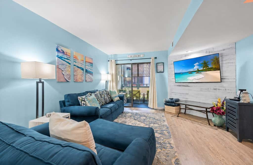 Spacious 2BR Condo!  Walk To The Pier & Beach!