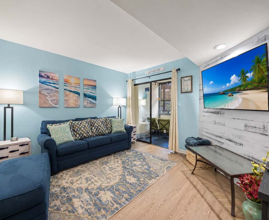 Spacious 2BR Condo!  Walk To The Pier & Beach!