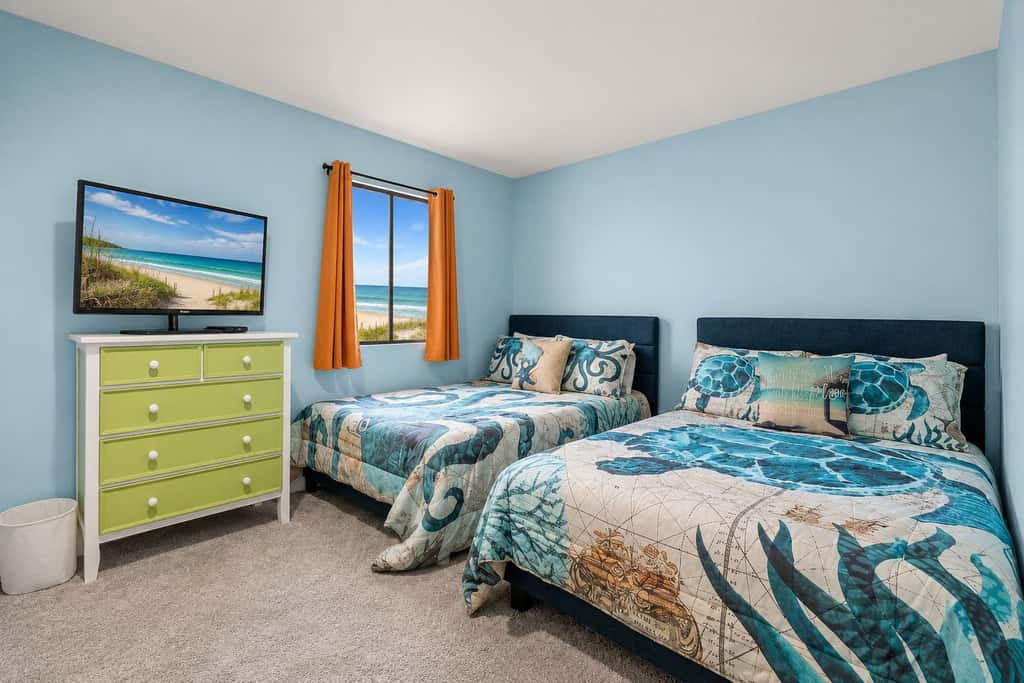 Spacious 2BR Condo!  Walk To The Pier & Beach!