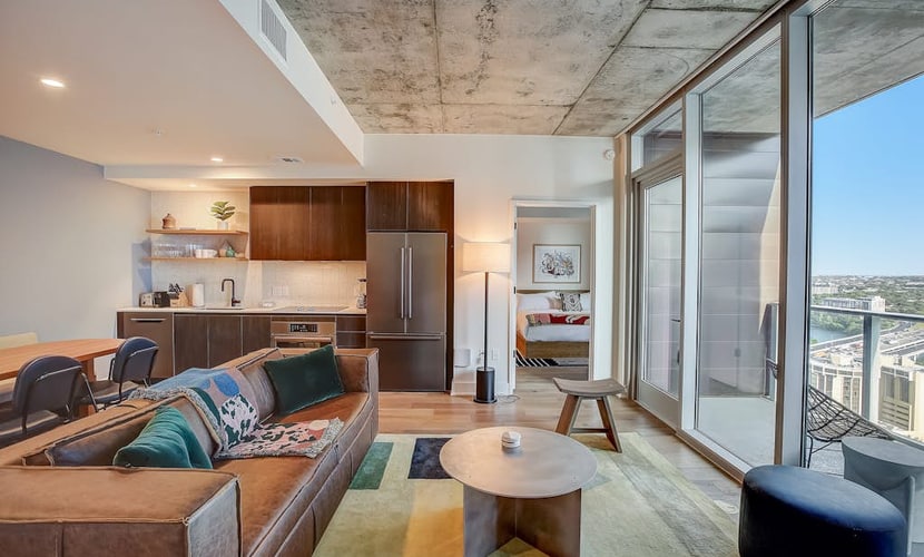 28th-floor Rainey St Historial District lakeview condo