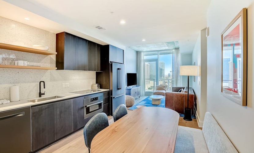 Natiivo Austin 23rd flr condo - skyline-view balcony - luxe rooftop pool & gym