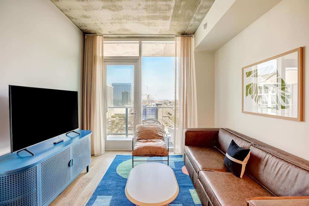 Natiivo Austin 23rd flr condo - skyline-view balcony - luxe rooftop pool & gym