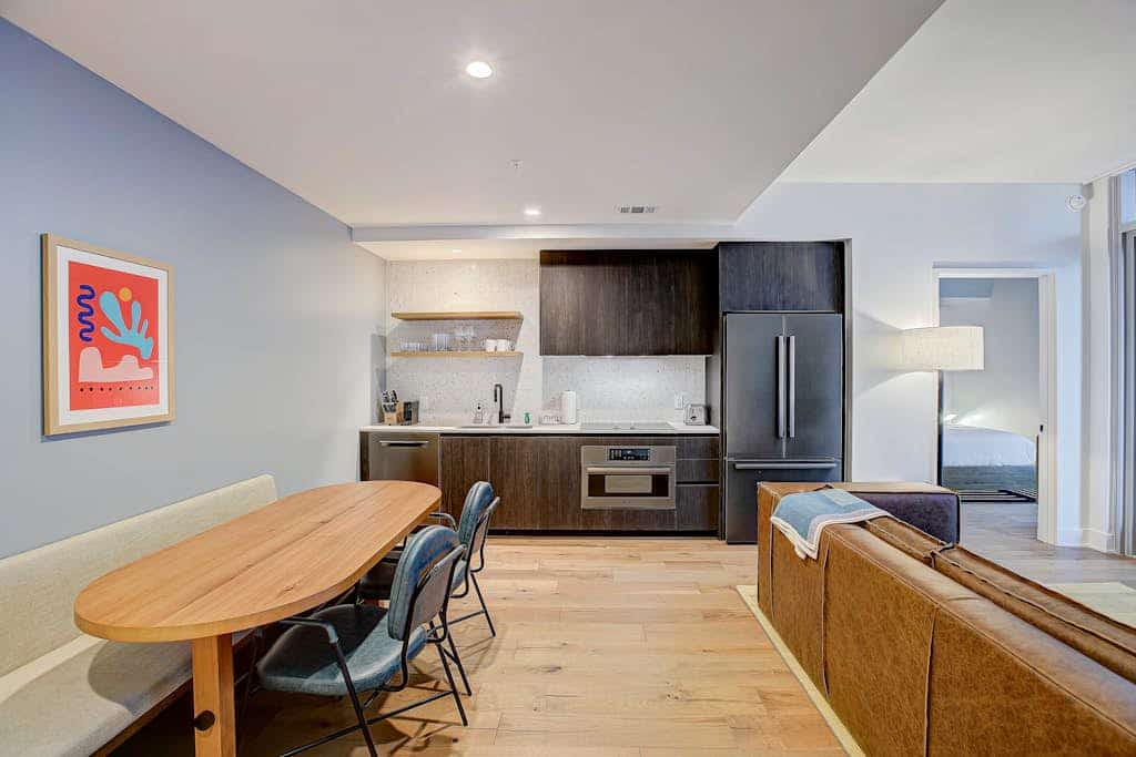 Brand new 12th-floor condo with rooftop pool, WiFi & fantastic location