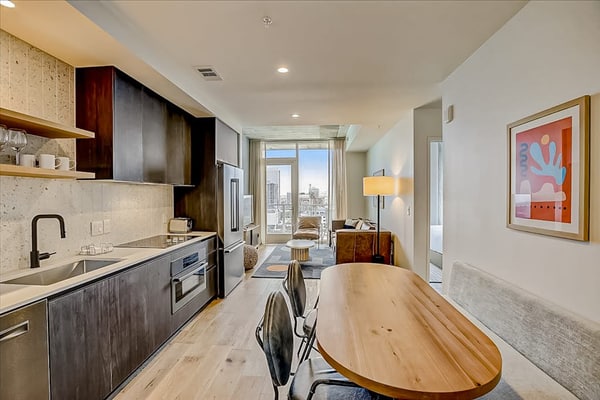 Natiivo Austin condo with city-view balcony, rooftop pool & gym