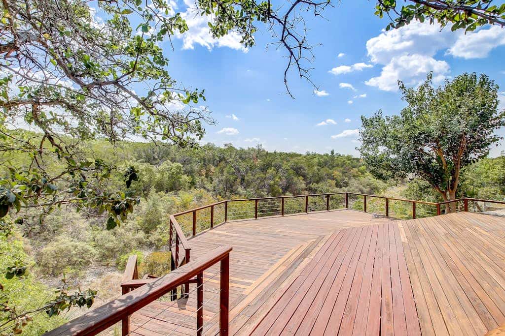 Countryside 3-story home with game room, WFH office & guest house with kitchen