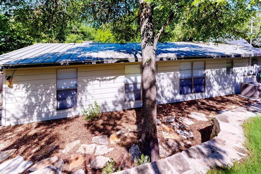 Single-story home with furnished patio, fast WiFi, washer/dryer, & central AC