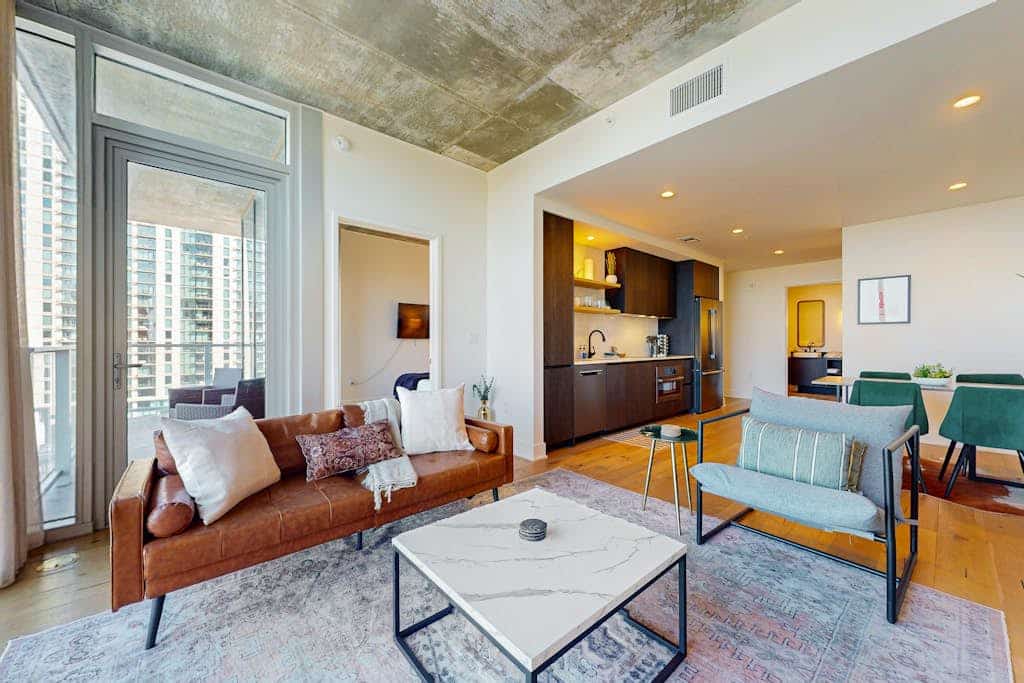 Modern and cozy condo with balcony and water view, rooftop pool, gym, firepit