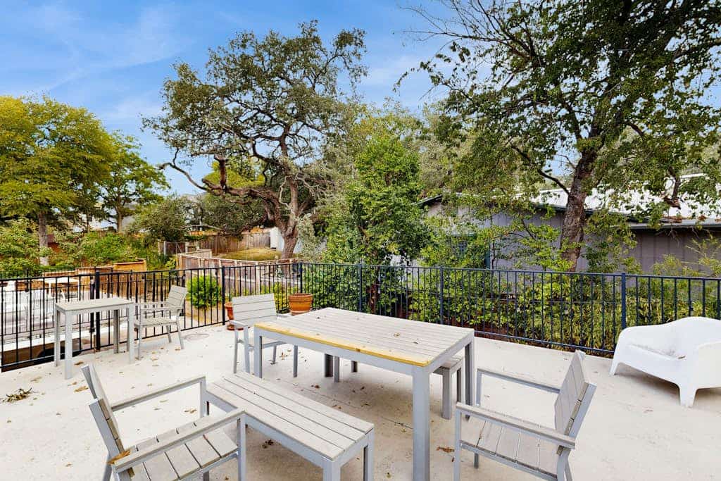 Charming, dog-friendly townhouse w/private gas grill, patio, & near downtown