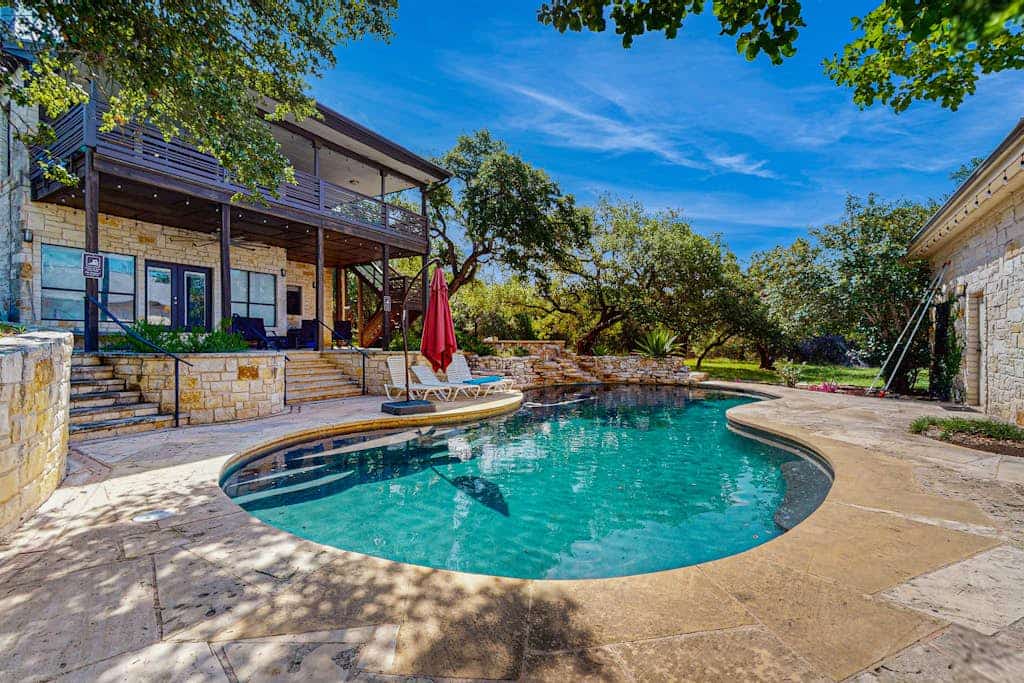 Contemporary dog-friendly house w/ private gas grill, hot tub, & outdoor pool