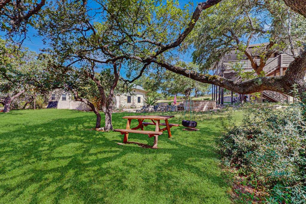 Contemporary dog-friendly house w/ private gas grill, hot tub, & outdoor pool