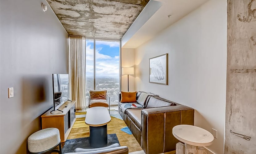 Dog-friendly getaway on Rainey Street with rooftop pool and gym
