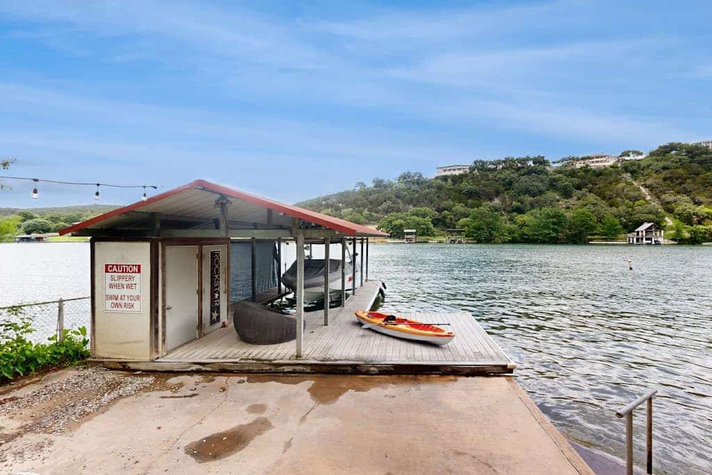 Chic home on Lake Austin with dock, lovely deck, vibrant interior & views