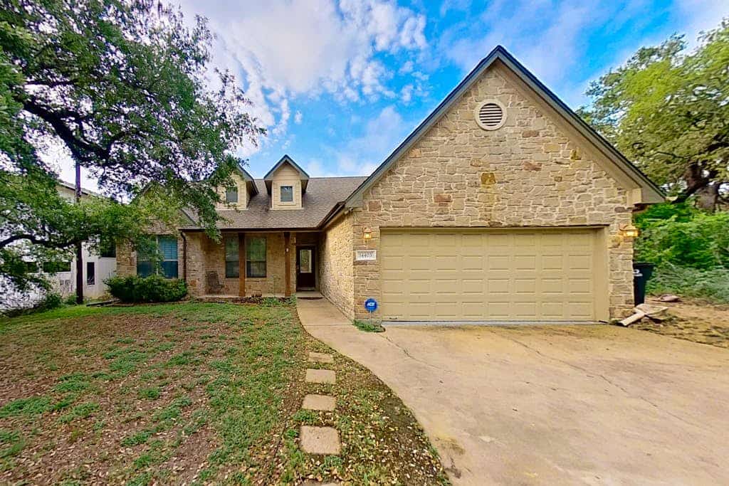 Scenic retreat with fenced yard, patio, central AC, & washer/dryer