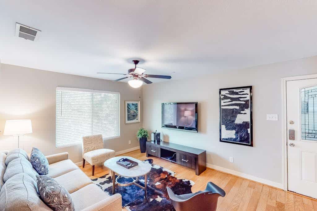 Lovely Austin condo close to downtown with streaming, W/D, central AC, & WiFi
