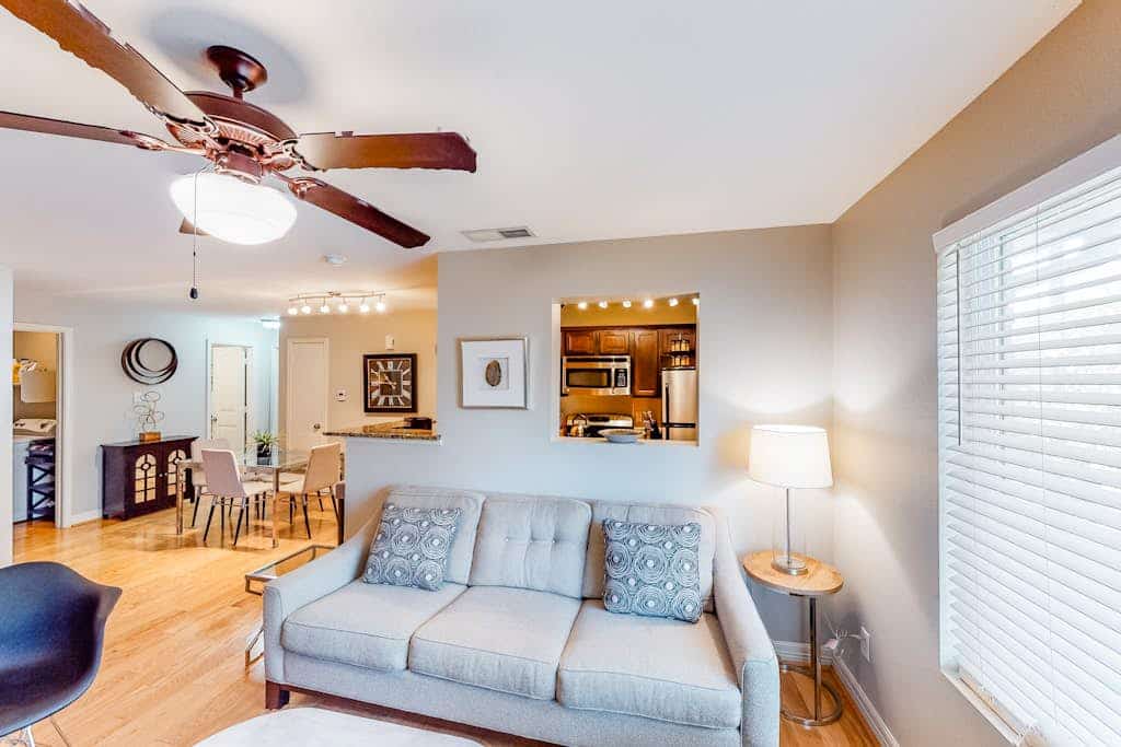 Lovely Austin condo close to downtown with streaming, W/D, central AC, & WiFi