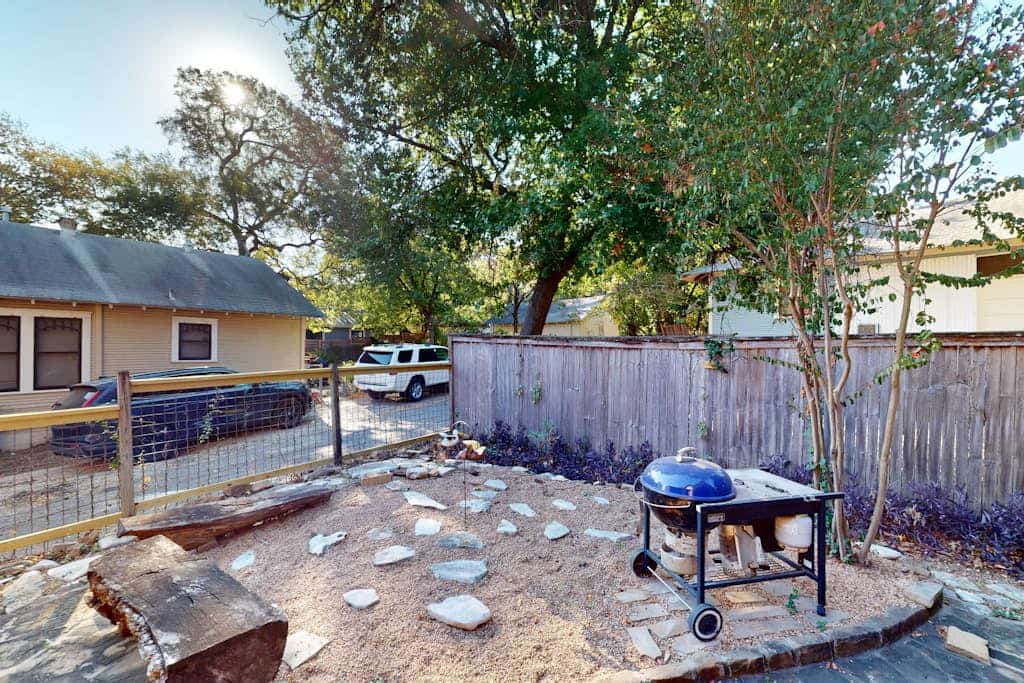 Charming home with balcony, firepit, & 2 living rooms - near dining & music
