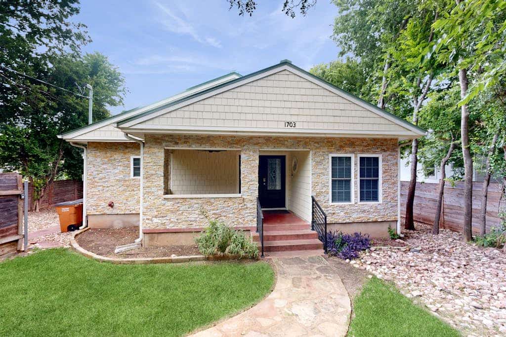 Spacious, well-appointed home with dog-friendly fenced yard - 1 mile to downtown
