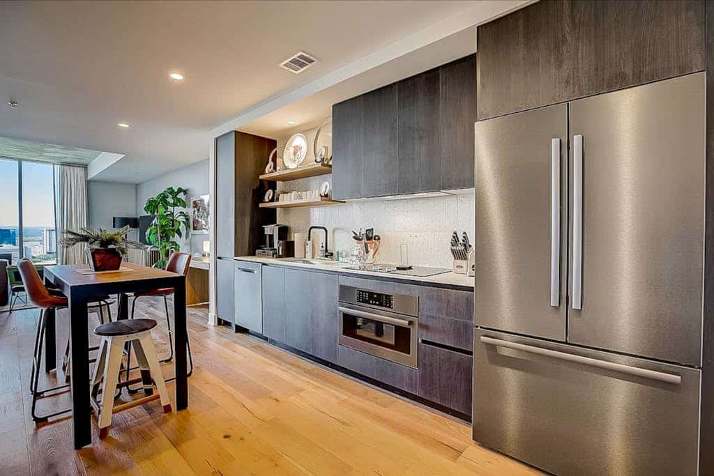 Natiivo 19th flr condo w/amazing lake-view balcony, rooftop pool, gym