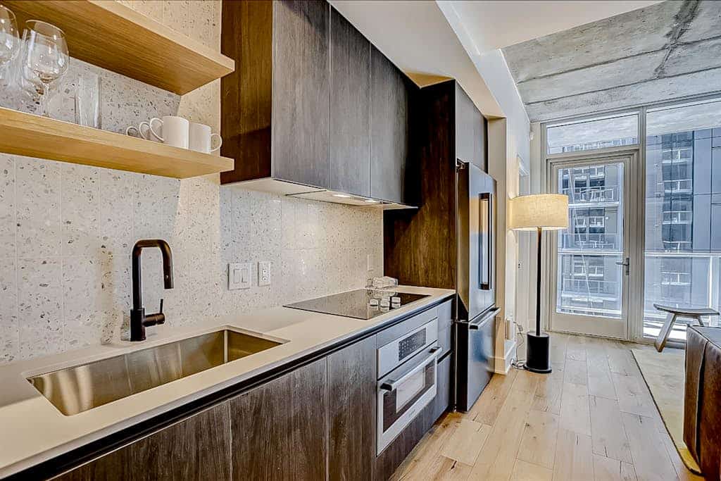 Downtown Austin Luxe condo w/private balcony - rooftop pool & gym