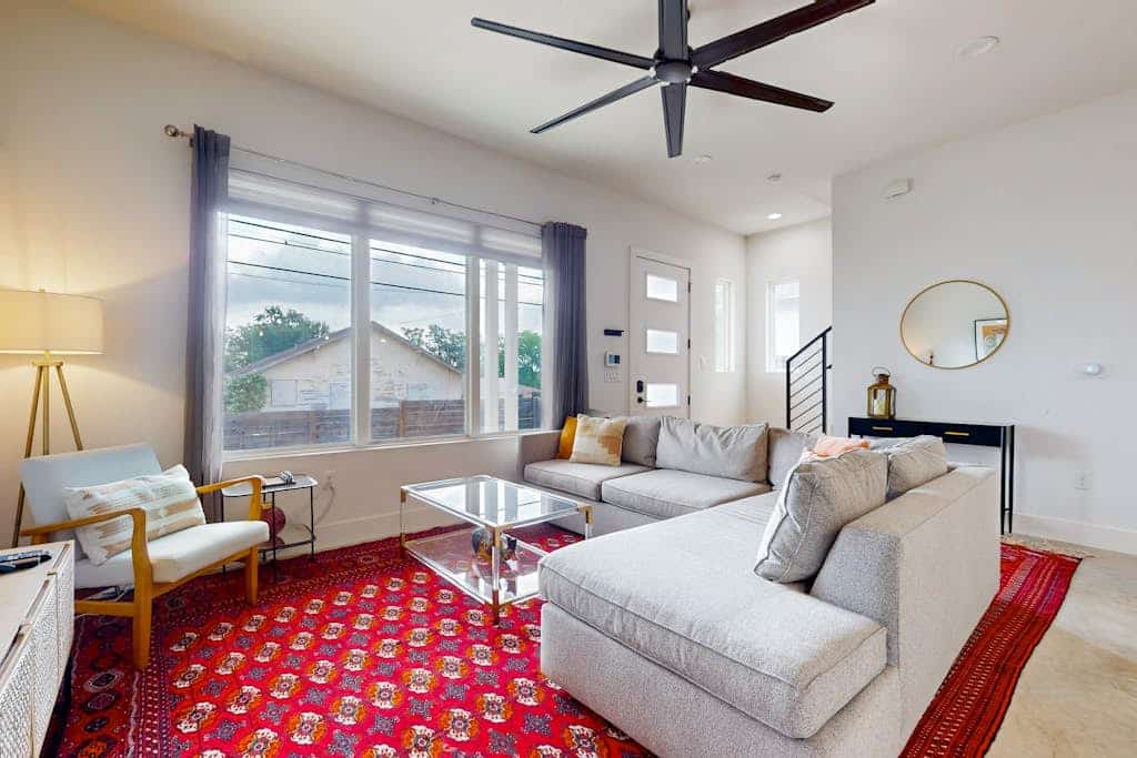 Two-story family-friendly house with private patio, WIFI, close to downtown