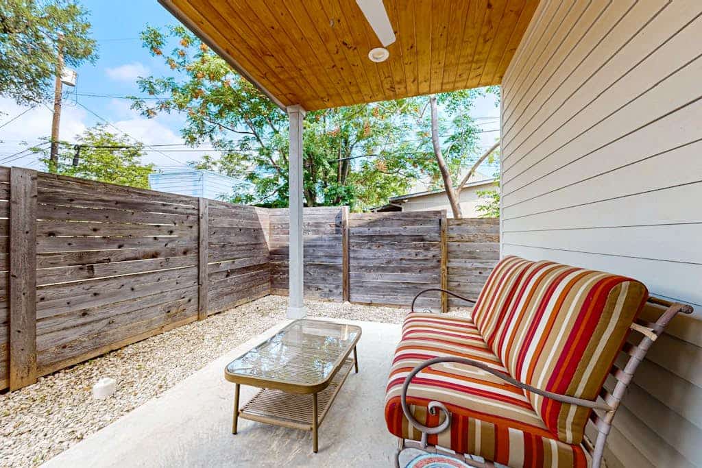 Two-story family-friendly house with private patio, WIFI, close to downtown