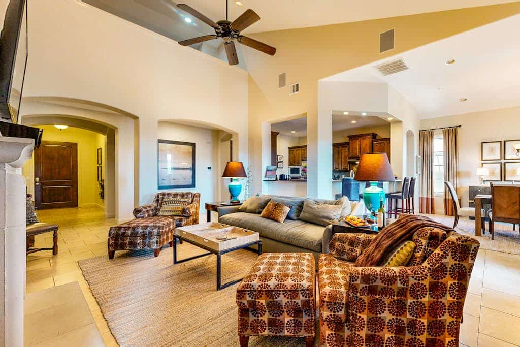 Waterfront All-Suite w/ Private Balcony – On-Site Dining, Spa & Marina