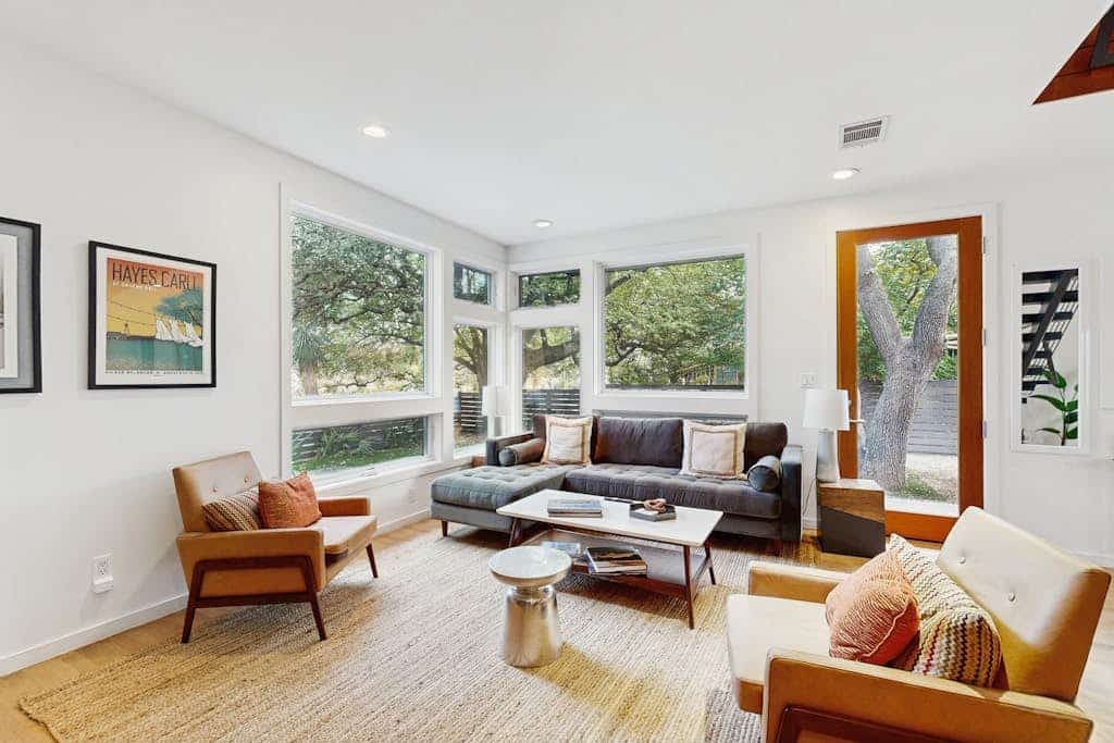 Stunning dog-friendly house w/private gas grill & deck -steps to South Congress