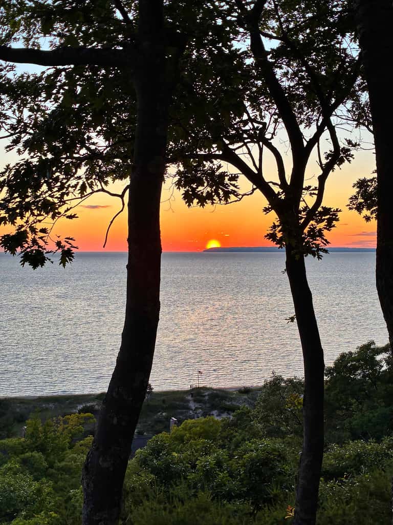 Condo in Glen Arbor with Lake Michigan sunset views, fireplace, deck, washer & dryer