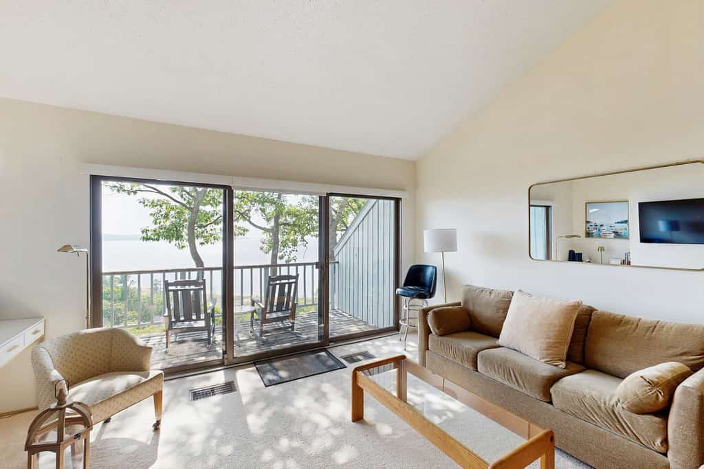 Condo in Glen Arbor with Lake Michigan sunset views, fireplace, deck, washer & dryer