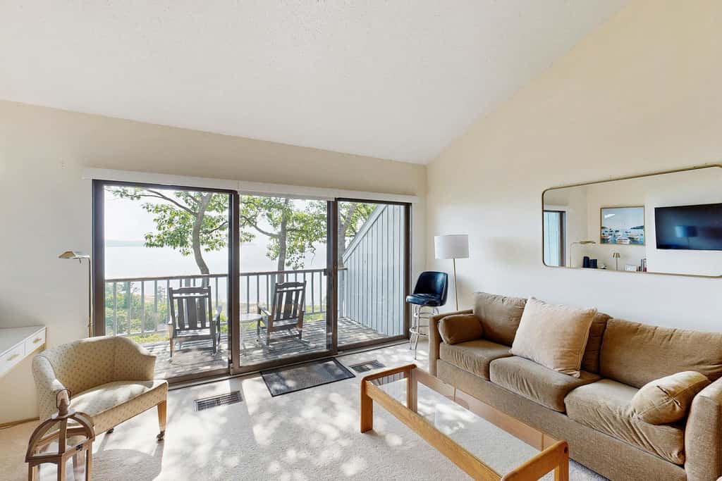 Condo in Glen Arbor with Lake Michigan sunset views, fireplace, deck, washer & dryer
