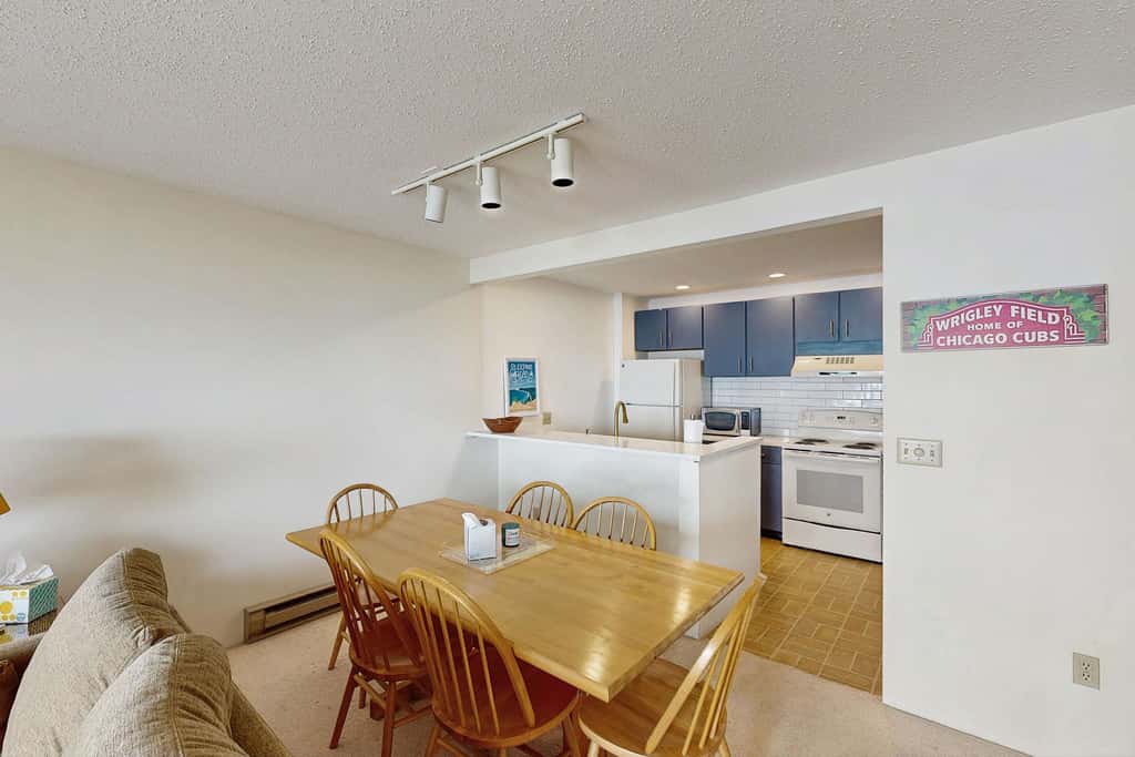 Condo in Glen Arbor with Lake Michigan sunset views, fireplace, deck, washer & dryer