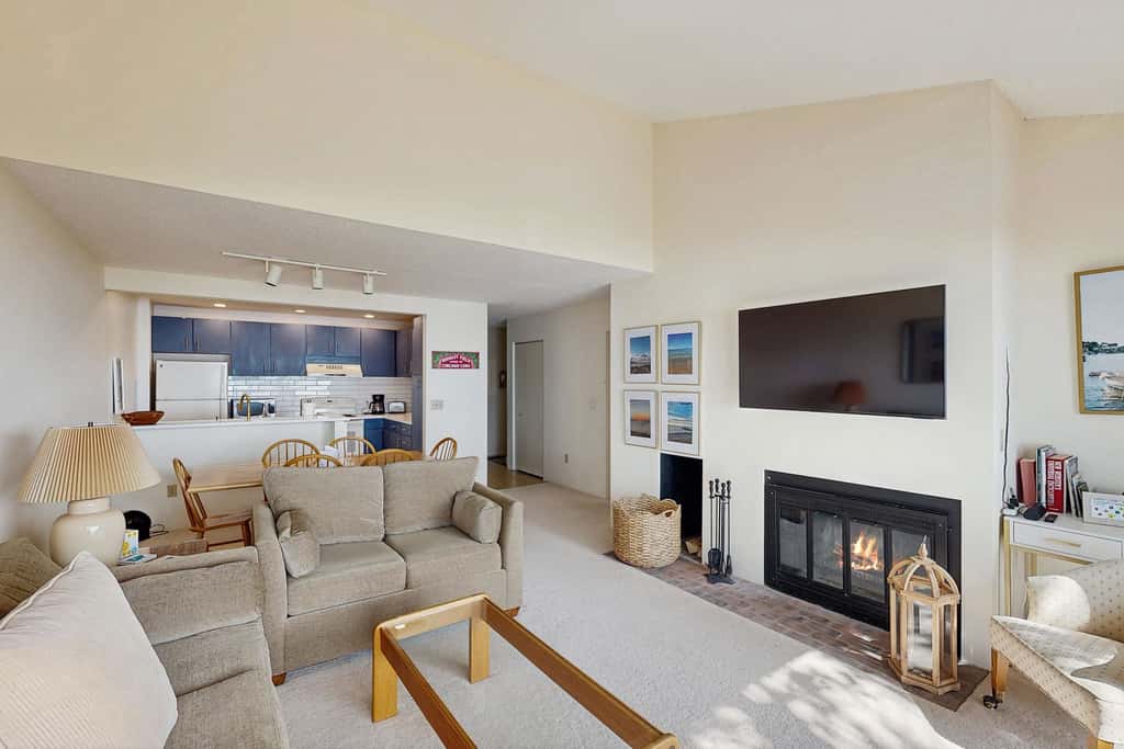 Condo in Glen Arbor with Lake Michigan sunset views, fireplace, deck, washer & dryer