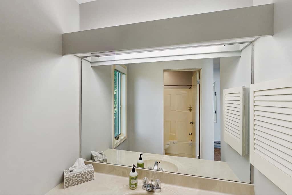 Condo in Glen Arbor with Lake Michigan sunset views, fireplace, deck, washer & dryer