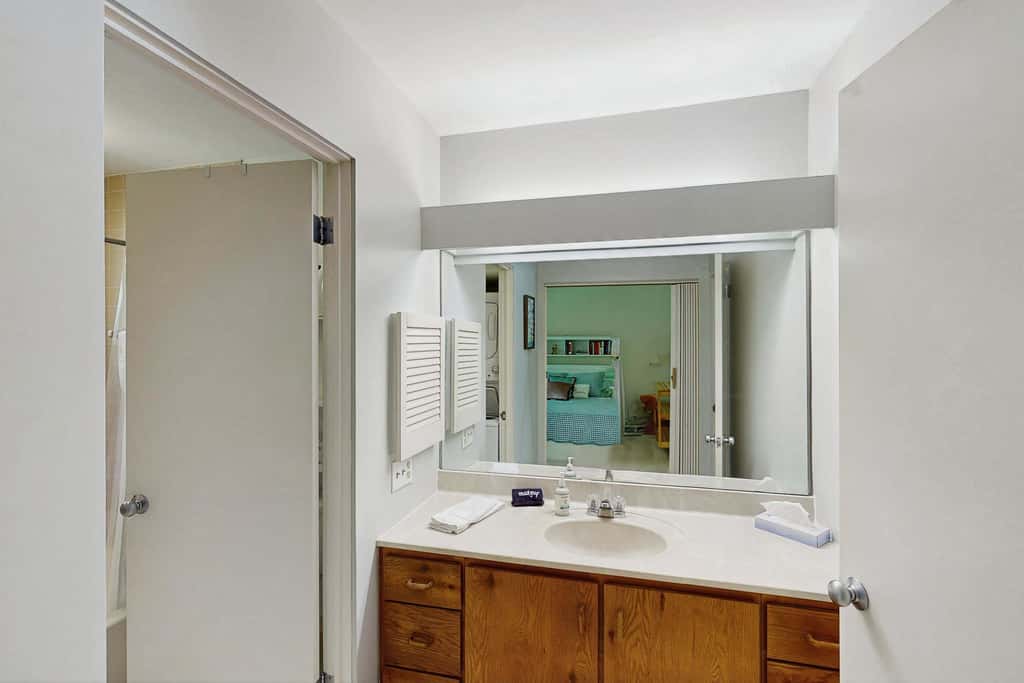 Condo in Glen Arbor with Lake Michigan sunset views, fireplace, deck, washer & dryer